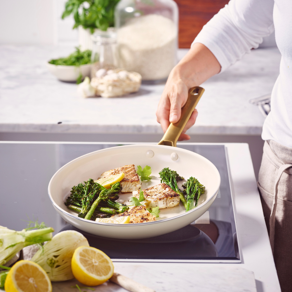 【ブラックフライデー対象】パドヴァ(クリームホワイト)フライパン26cm IH/ガス火対応