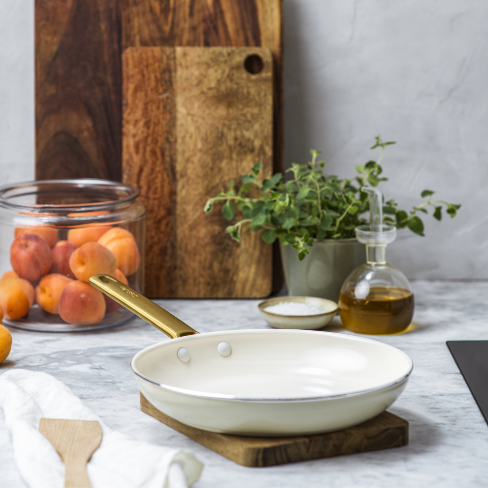 パドヴァ(クリームホワイト)フライパン26cm IH/ガス火対応