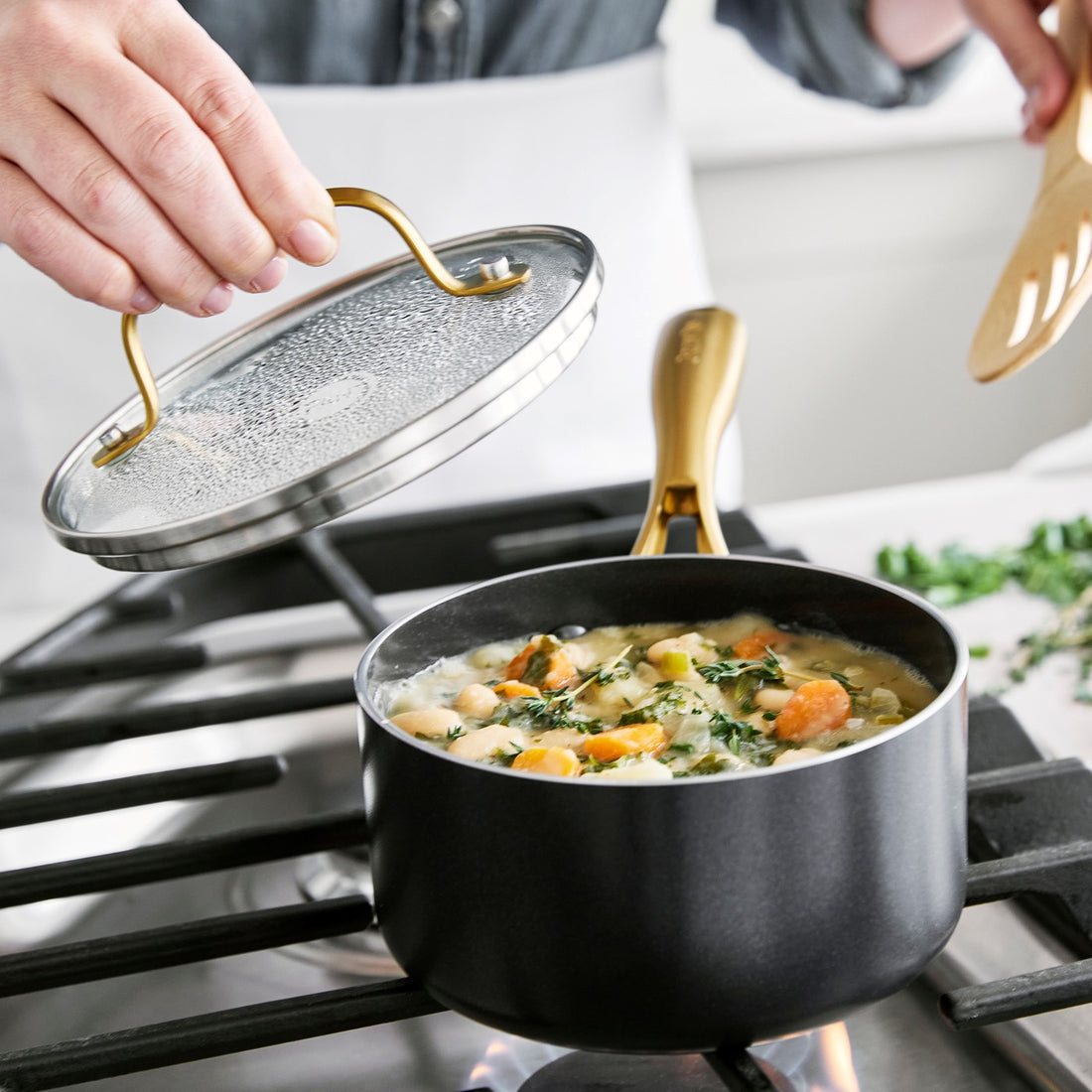 【ブラックフライデー対象】ストゥディオ ソースパン 16cmガラス蓋付 IH/ガス火対応