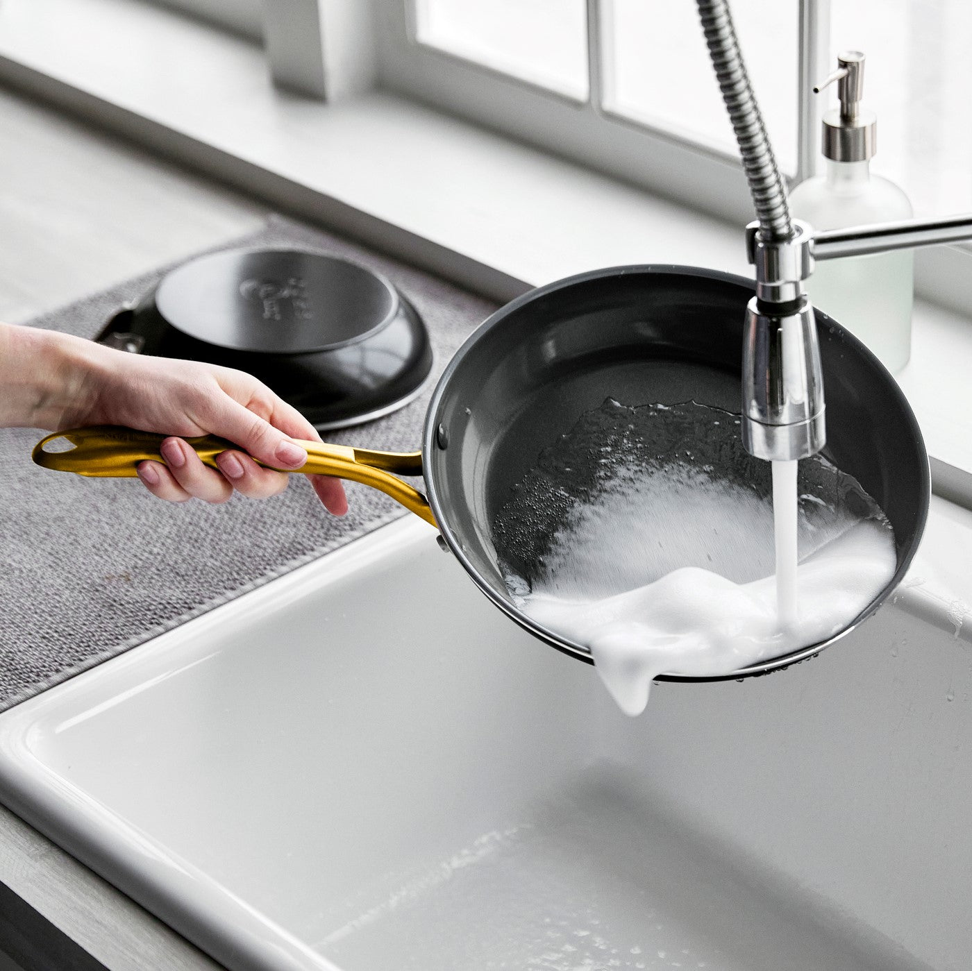 【ブラックフライデー対象】ストゥディオ フライパン 20cm IH/ガス火対応