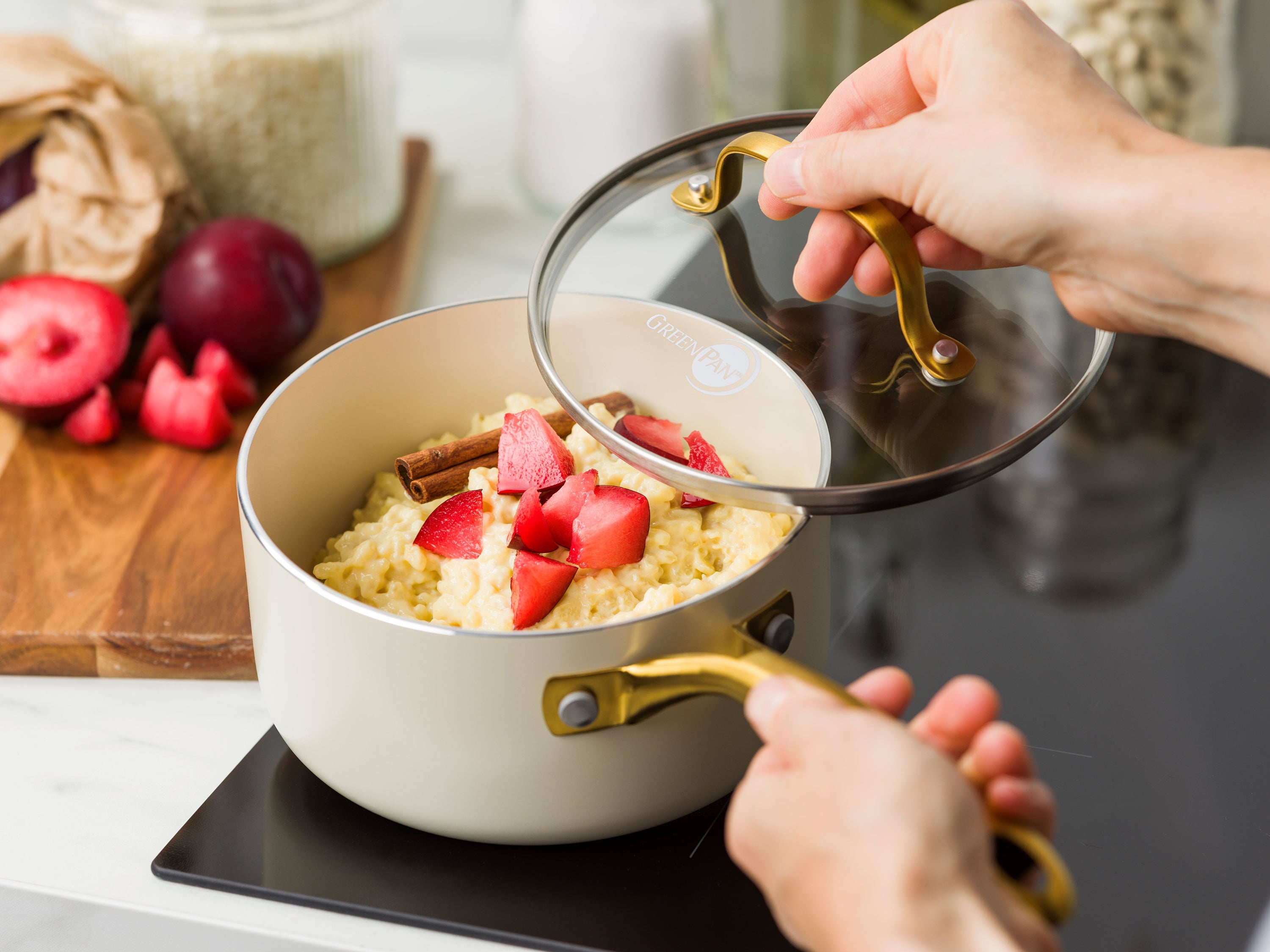 【新商品】ストゥディオ クリームホワイト ソースパン 16cmガラス蓋付 IH/ガス火対応