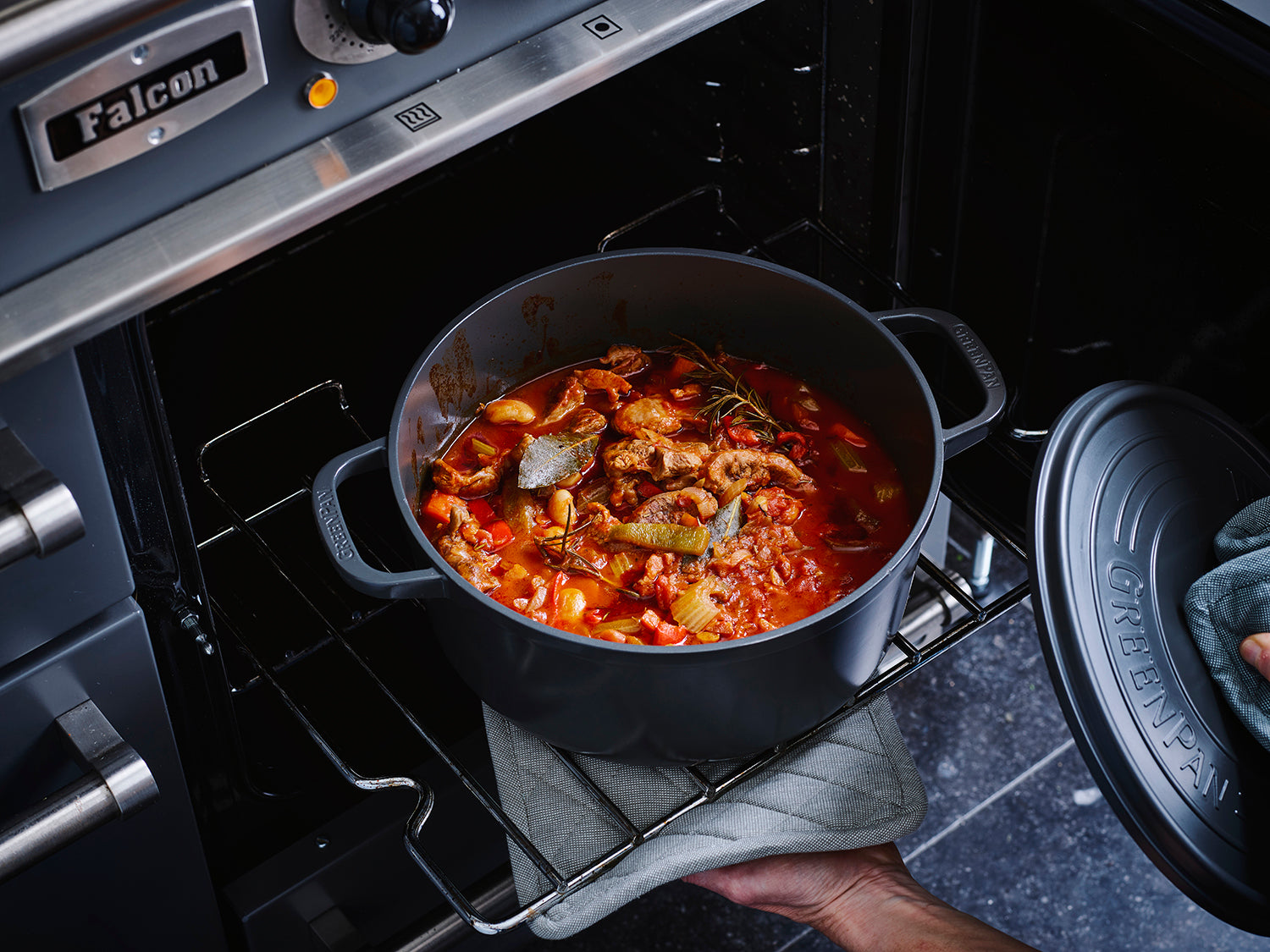 フェザーウェイト ココットラウンド(両手鍋) 22cm グレー IH/ガス火対応※ポットホルダー2個付