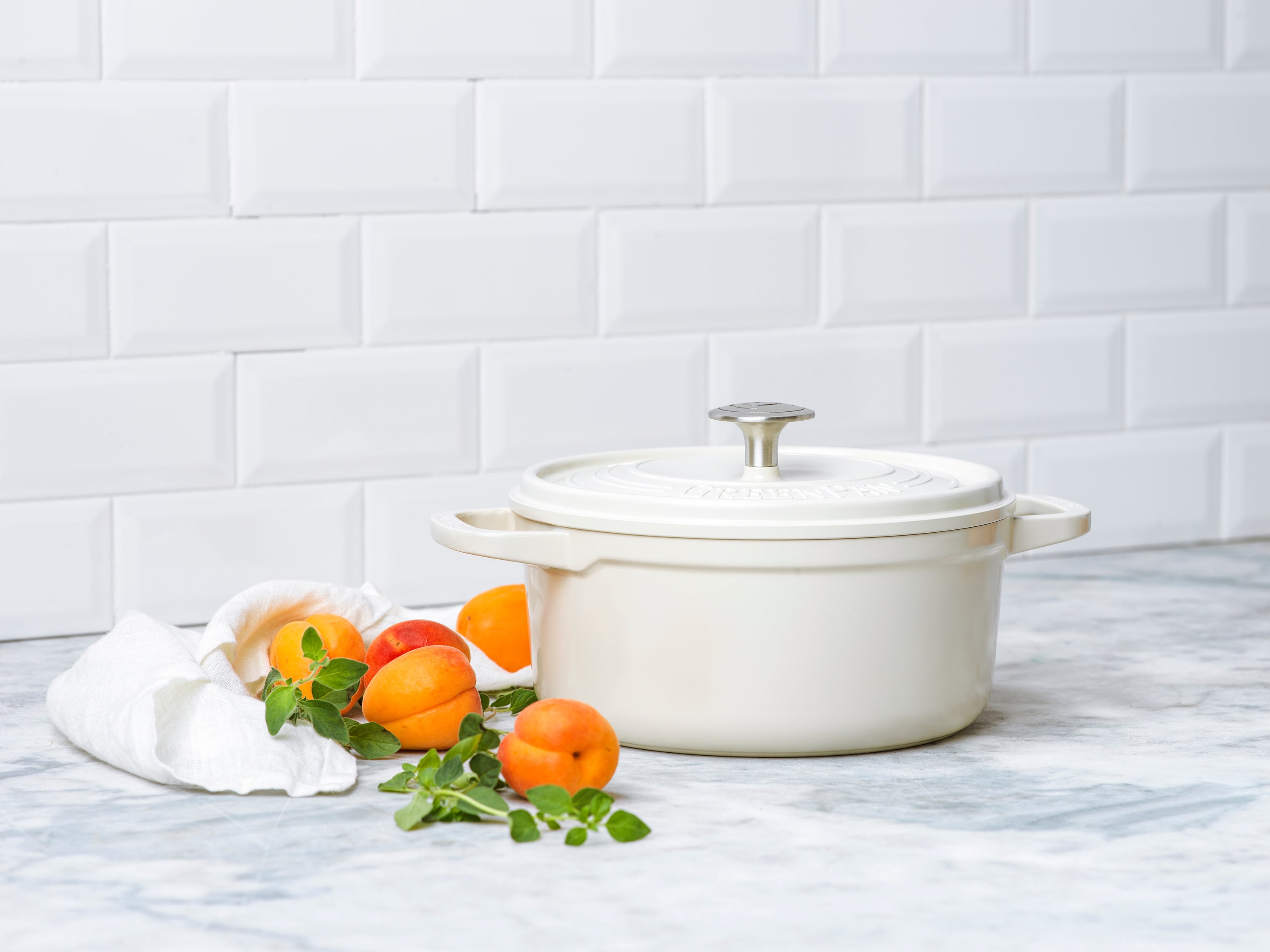 フェザーウェイト ココットラウンド(両手鍋) 22cm クリームホワイト IH/ガス火対応※ポットホルダー2個付