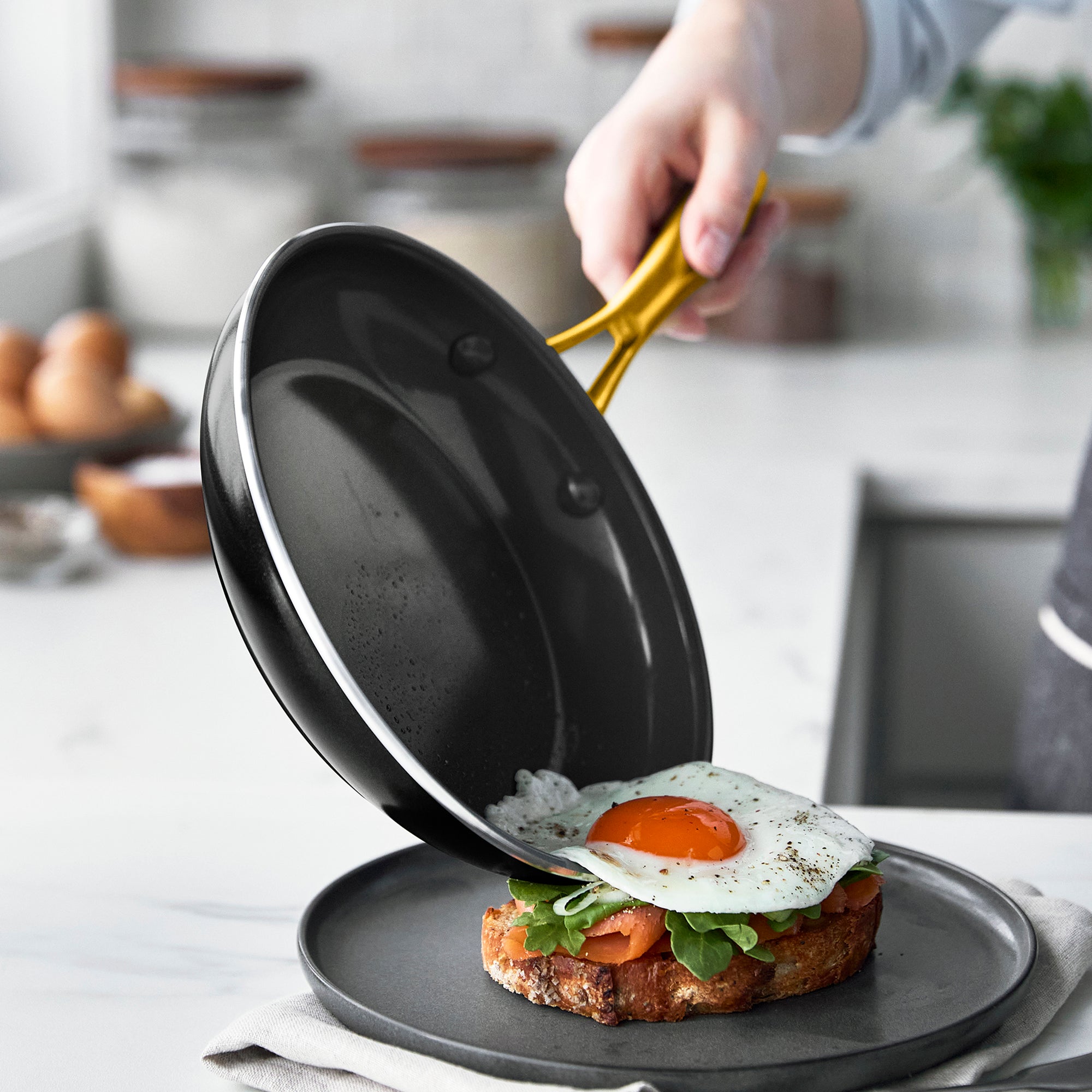 ストゥディオ フライパン 20cm IH/ガス火対応