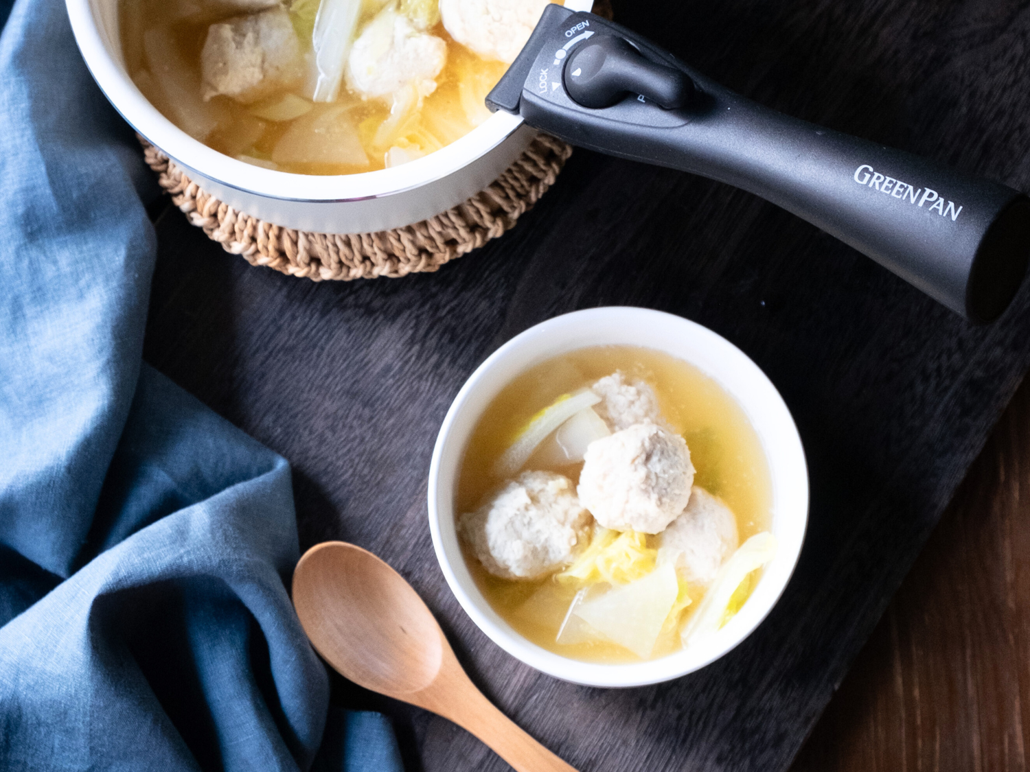 生姜入り鶏団子スープ