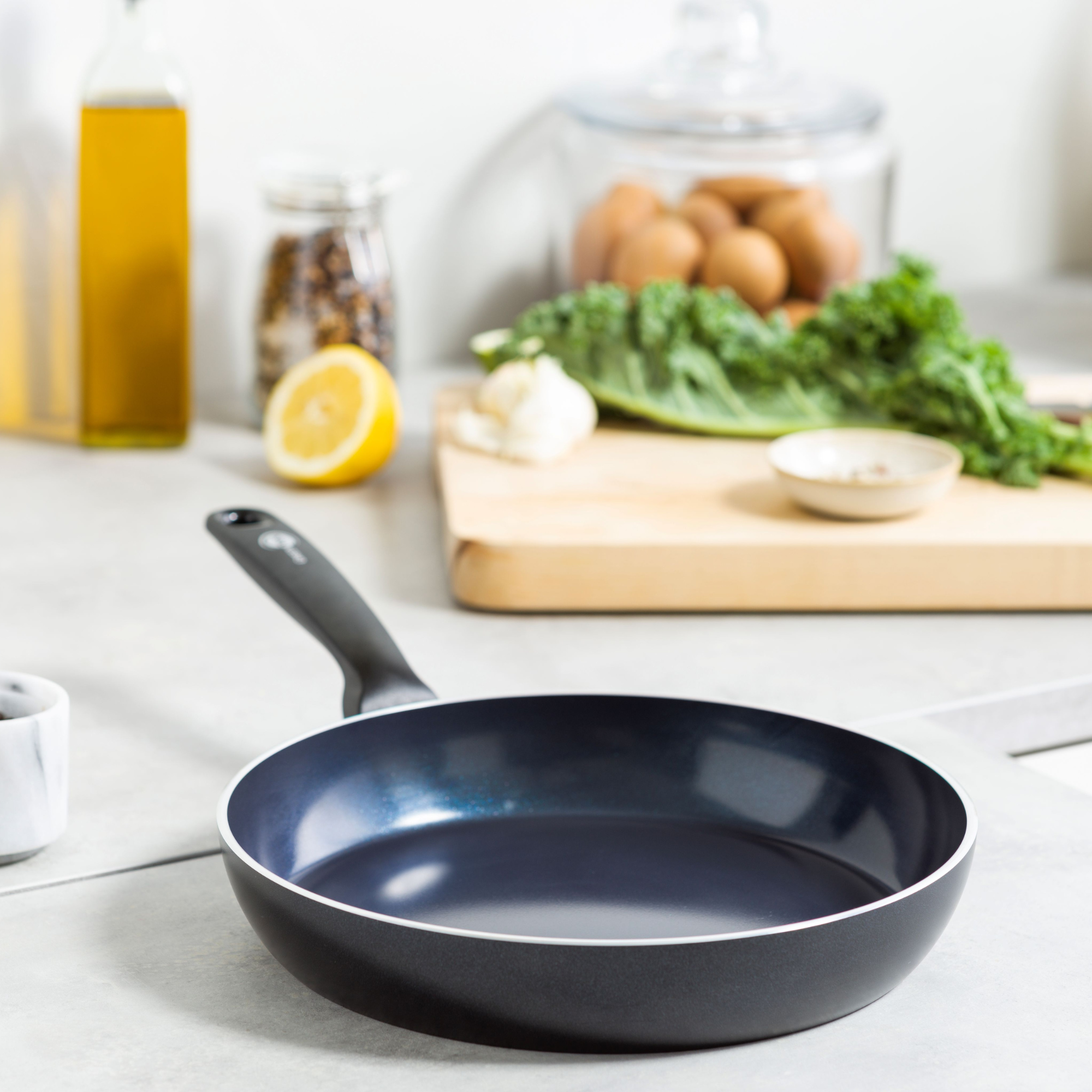 【新商品】トリノ フライパン  28cm　IH／ガス火対応