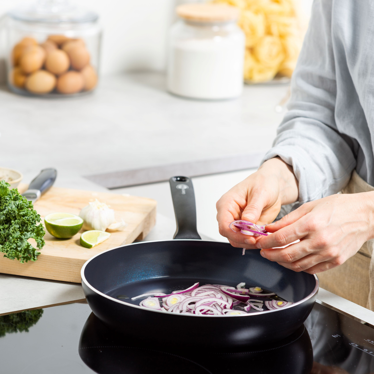 【新商品】トリノ フライパン  28cm　IH／ガス火対応