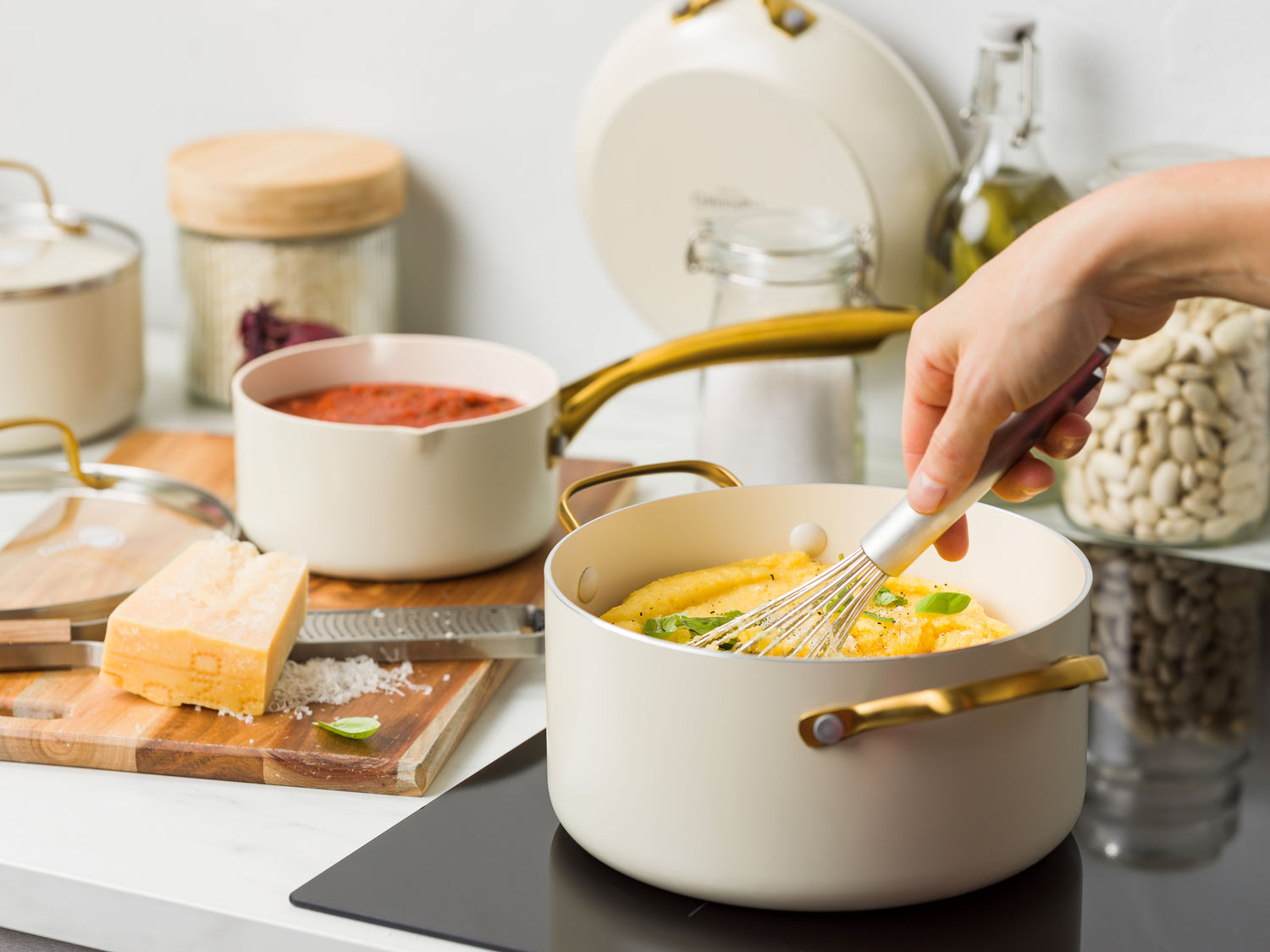 【新商品】ストゥディオ クリームホワイト キャセロール 20cmガラス蓋付　IH／ガス火対応