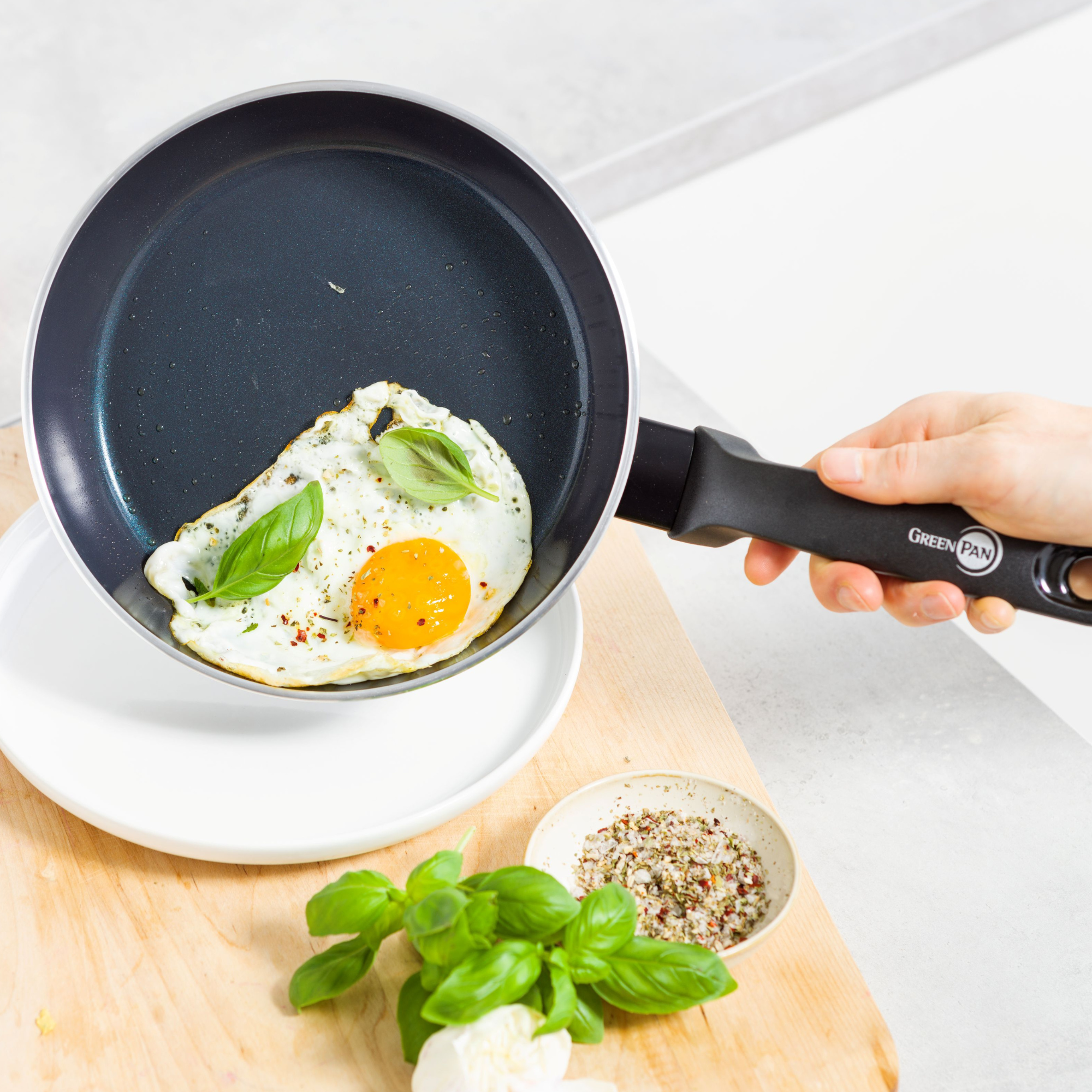 【新商品】トリノ フライパン20cm　IH／ガス火対応