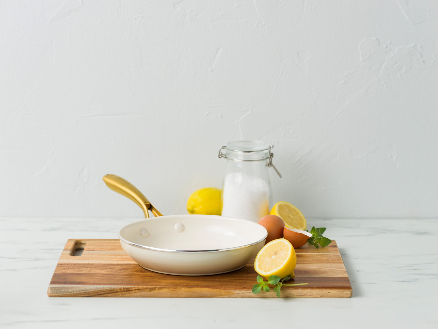 【新商品】ストゥディオ クリームホワイト フライパン  20cm　IH／ガス火対応