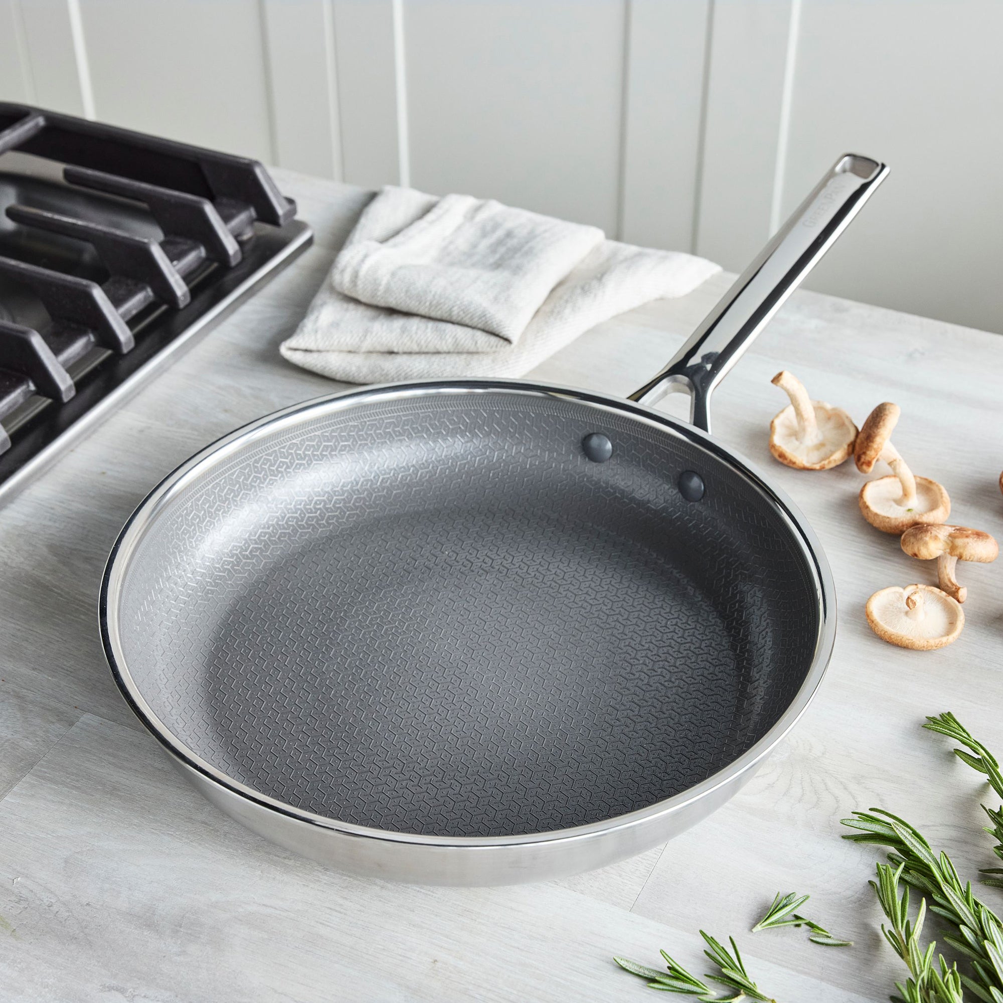 ※予約商品：12月中旬発送予定※【新商品】エーペックス フライパン　28cm