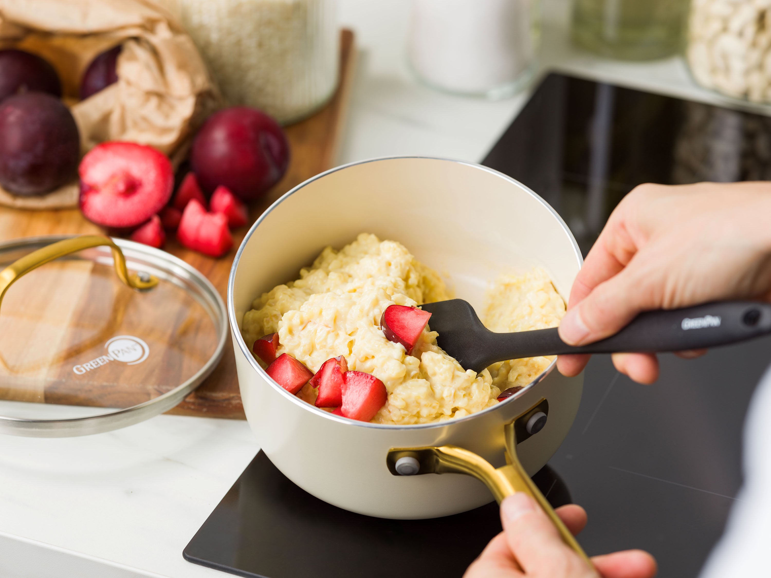 【新商品】ストゥディオ クリームホワイト ソースパン  16cmガラス蓋付　IH／ガス火対応